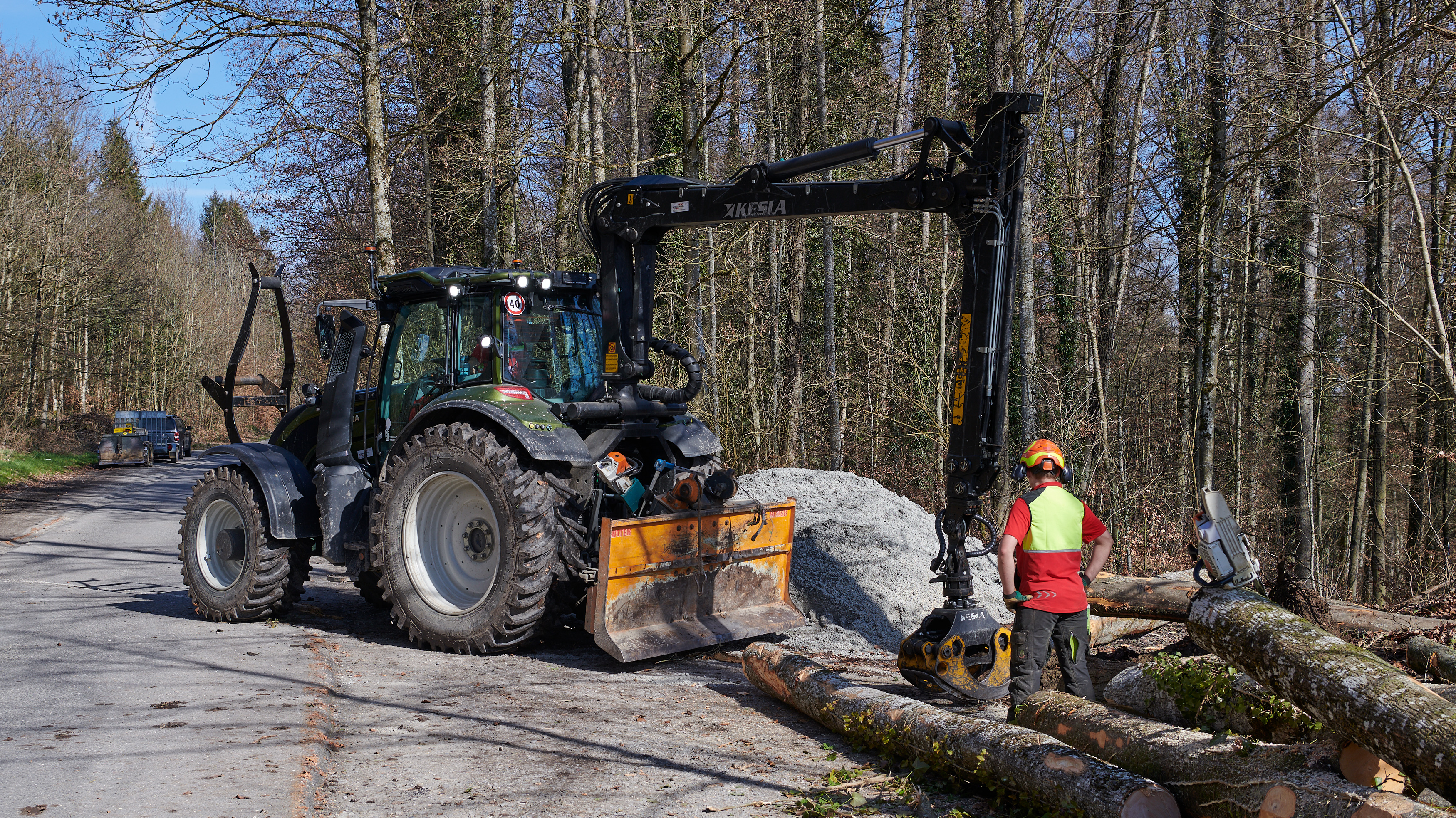 Valtra T175 grue Kesla