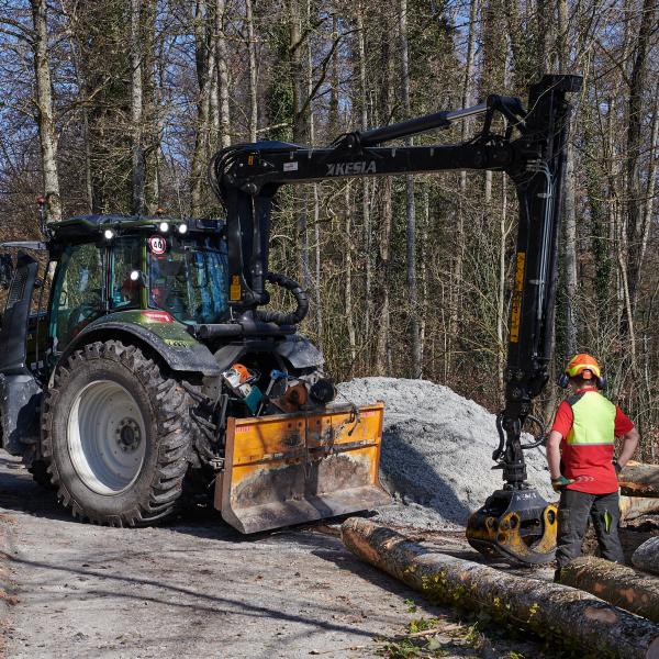 Valtra T175 grue Kesla