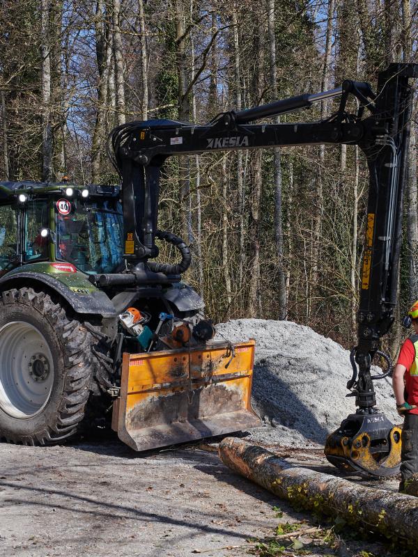 Valtra T175 grue Kesla